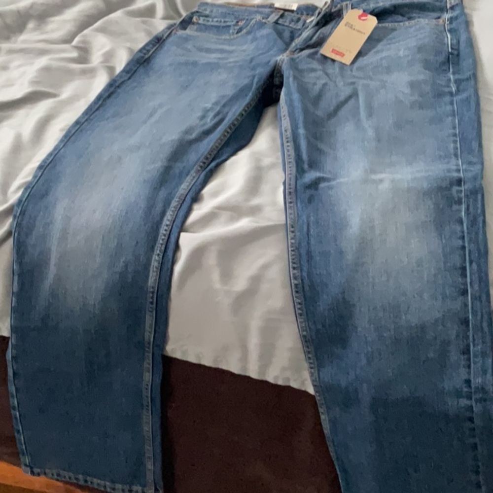 BNWT Levi’s classic straight jeans - Picture 2 of 2